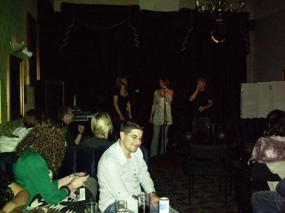a12.jpg (35475 bytes)